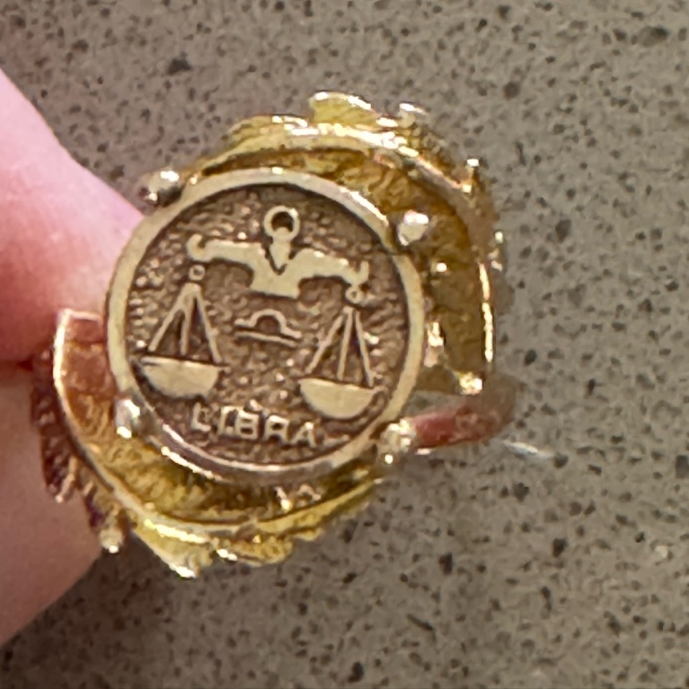 Libra 10K gold ring